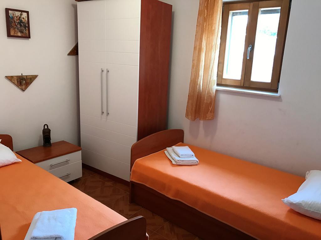 Apartments Villa Kaktus Ložišće 외부 사진